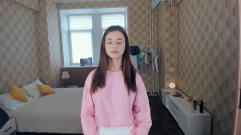 Julie online show from October 8, 9:40 am