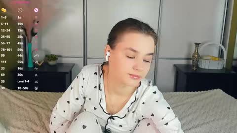 Julie online show from April 11, 7:45 am