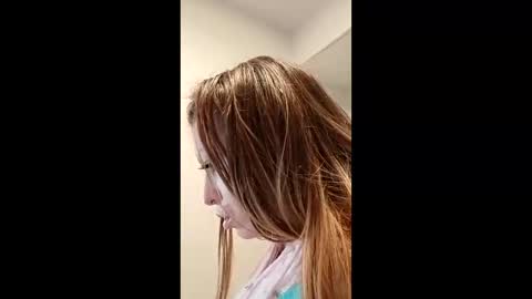 Snapshot of meowzers777 chatting on December 15, 9:08 pm meowzers777 online show from December 15, 9:08 pm