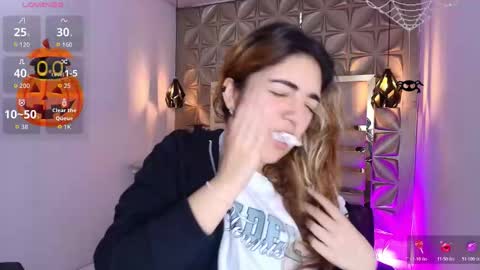 Snapshot of meraki_fraise chatting on October 31, 8:21 pm online show from October 31, 8:21 pm