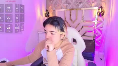 Snapshot of meraki_fraise chatting on November 2, 7:05 pm online show from November 2, 7:05 pm