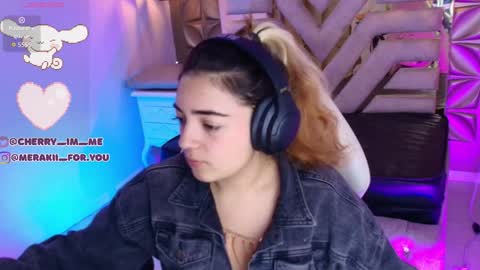 Snapshot of meraki_fraise chatting on November 22, 7:02 pm online show from November 22, 7:02 pm