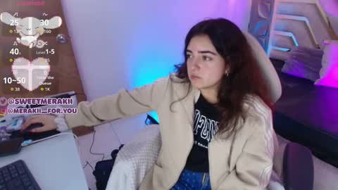 Snapshot of meraki_fraise chatting on February 1, 1:37 am online show from February 1, 1:37 am