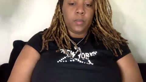 Snapshot of mercedesbuxxx chatting on November 22, 7:35 pm mercedesbuxxx online show from November 22, 7:35 pm