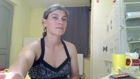 Snapshot of merciylove chatting on June 5, 5:18 pm Miss Helena online show from June 5, 5:18 pm