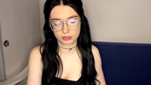 Alice online show from April 7, 3:23 pm