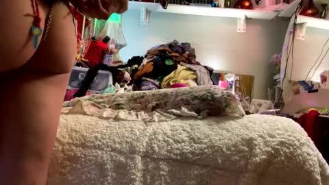 gurlnips online show from December 27, 11:28 am