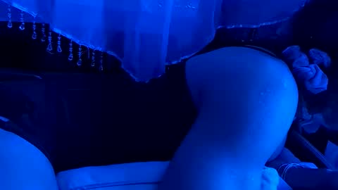 gurlnips online show from October 30, 2:18 pm