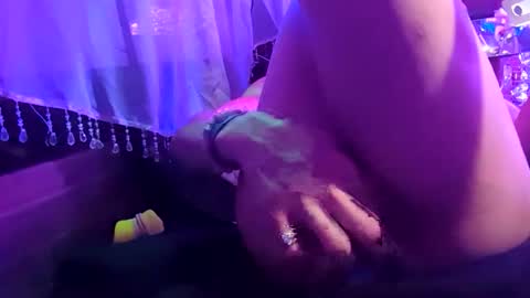 Snapshot of merelyalover chatting on November 4, 4:33 am gurlnips online show from November 4, 4:33 am