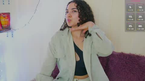 Snapshot of merida_bell18 chatting on December 9, 12:34 am Merida Bell online show from December 9, 12:34 am