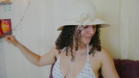 Snapshot of merida_bell18 chatting on December 24, 3:05 am Merida Bell online show from December 24, 3:05 am