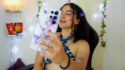 Snapshot of merida_bell18 chatting on February 23, 1:02 am Merida Bell online show from February 23, 1:02 am