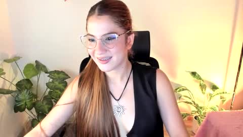 laura 3 i am independent model online show from September 28, 2:28 am