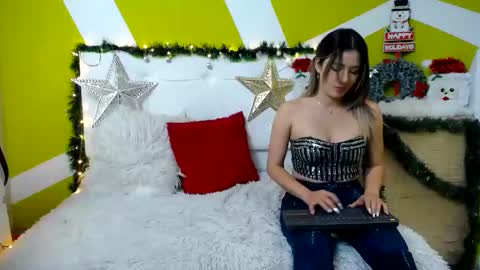 Snapshot of merlinaadams_ chatting on December 3, 7:11 pm Merlina online show from December 3, 7:11 pm