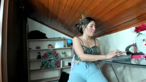 Snapshot of merlinaadams_ chatting on December 9, 11:45 pm Merlina online show from December 9, 11:45 pm