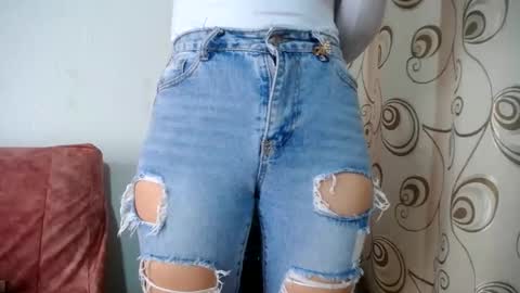 Snapshot of merlinaadams_ chatting on December 10, 4:38 pm Merlina online show from December 10, 4:38 pm