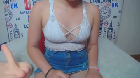 Snapshot of merlinaadams_ chatting on February 18, 11:30 pm Merlina online show from February 18, 11:30 pm