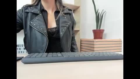 Snapshot of merlinaadams_ chatting on September 30, 2:44 pm Merlina online show from September 30, 2:44 pm