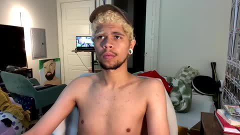 Snapshot of merlinharriss chatting on February 20, 5:07 pm Merlinz Magic online show from February 20, 5:07 pm