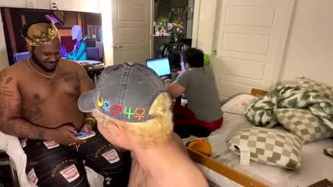 Snapshot of merlinharriss chatting on February 21, 4:51 am Merlinz Magic online show from February 21, 4:51 am