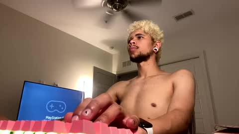 Snapshot of merlinharriss chatting on February 25, 4:35 am Merlinz Magic online show from February 25, 4:35 am