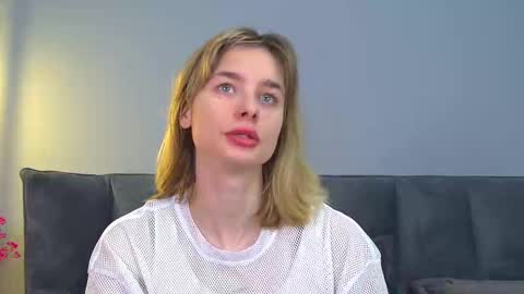 Snapshot of merlinmeyer chatting on February 8, 6:17 am Merlin online show from February 8, 6:17 am