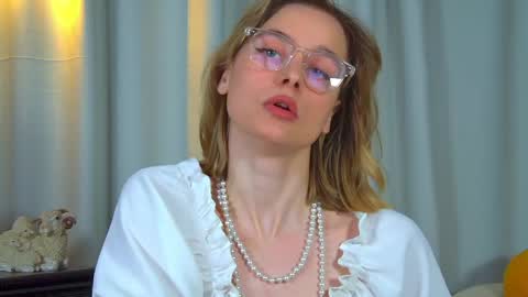 Merlin online show from April 4, 6:27 pm