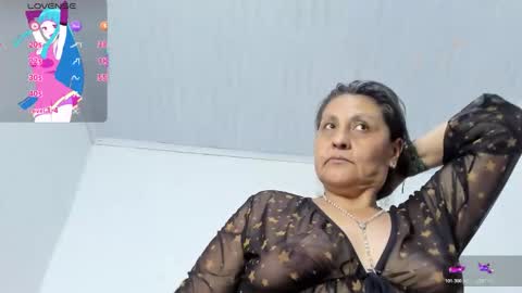 Snapshot of merlyna_goldens chatting on February 6, 11:30 pm My next birthday is December 11th. online show from February 6, 11:30 pm