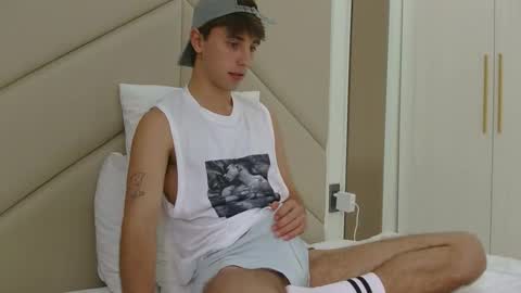 Snapshot of merry_mark chatting on June 6, 4:06 am Mark online show from June 6, 4:06 am