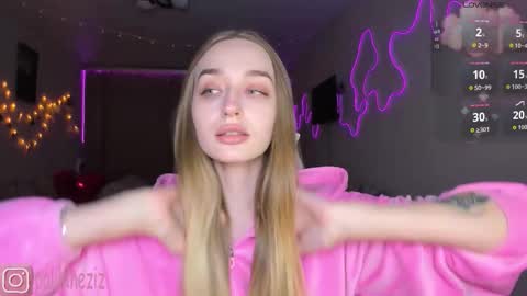 Snapshot of merryl_clark chatting on February 22, 8:18 pm Sara online show from February 22, 8:18 pm