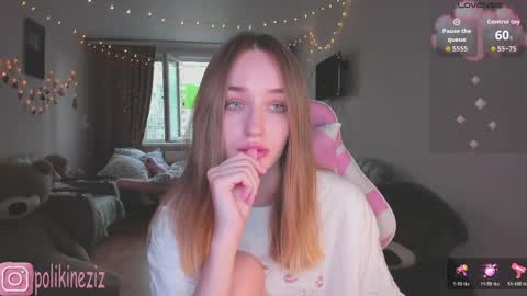 Snapshot of merryl_clark chatting on May 23, 10:52 am Sara online show from May 23, 10:52 am