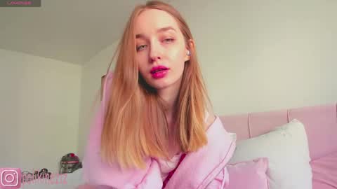 Snapshot of merryl_clark chatting on June 1, 2:08 pm Sara online show from June 1, 2:08 pm