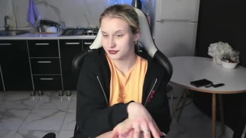 Snapshot of mertyxxx chatting on April 23, 9:28 pm Merty online show from April 23, 9:28 pm