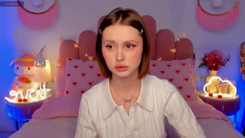 Snapshot of merylew chatting on February 10, 6:28 am Anna online show from February 10, 6:28 am