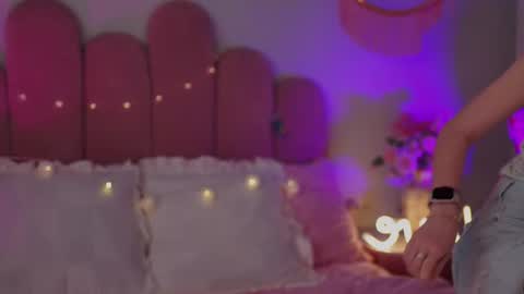 Snapshot of merylew chatting on July 11, 5:21 am Anna online show from July 11, 5:21 am