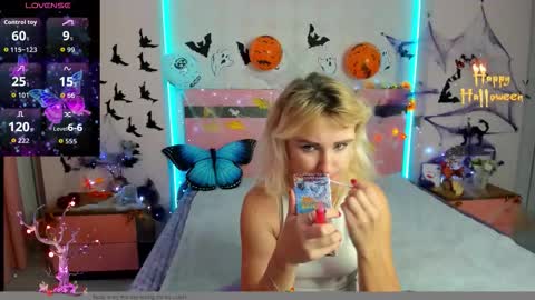 merymidnight online show from October 28, 7:01 am