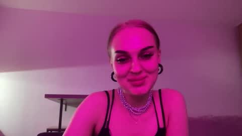 Snapshot of metadontt chatting on November 23, 8:52 pm metadontt online show from November 23, 8:52 pm