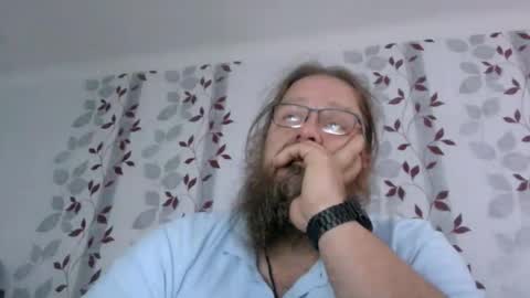 Snapshot of metallbuddy chatting on September 25, 7:45 am ask me online show from September 25, 7:45 am