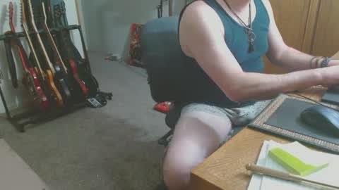 Snapshot of metalsharkk chatting on February 11, 2:46 am metalsharkk online show from February 11, 2:46 am