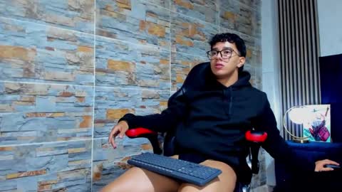 Snapshot of mexwilliams chatting on October 28, 12:52 pm mexwilliams online show from October 28, 12:52 pm