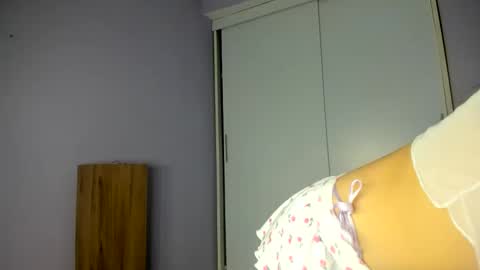 Snapshot of mia0704 chatting on April 15, 1:34 am MIA online show from April 15, 1:34 am