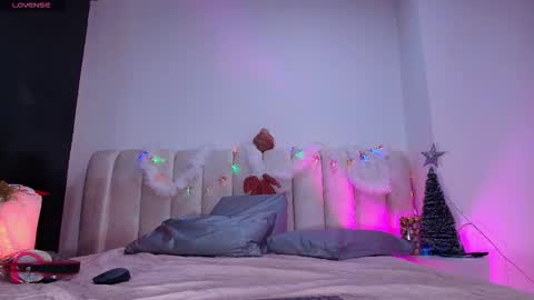 Emi online show from December 17, 7:20 pm