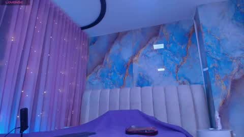 Emi online show from March 28, 7:24 pm