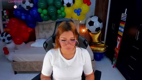 Snapshot of mia_18v chatting on June 24, 8:19 pm Violett online show from June 24, 8:19 pm