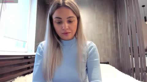 Mia online show from November 24, 3:17 am