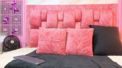 Snapshot of mia__gomex chatting on May 28, 7:55 pm mia__gomex online show from May 28, 7:55 pm