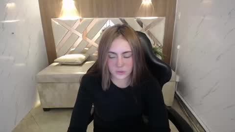 Mia  online show from September 30, 8:36 pm