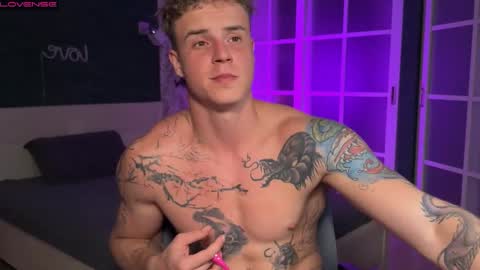 Snapshot of mia_andre chatting on September 24, 8:34 pm Andre and Mia online show from September 24, 8:34 pm