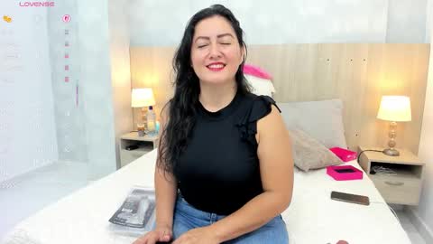 Snapshot of mia_aristizabal chatting on October 11, 7:23 pm Mia Aristizabal online show from October 11, 7:23 pm