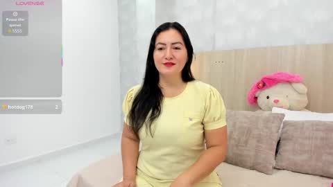 Snapshot of mia_aristizabal chatting on November 18, 11:25 am Mia Aristizabal online show from November 18, 11:25 am